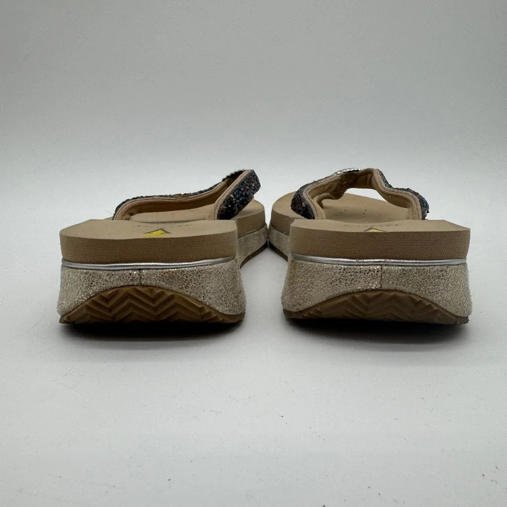 Volatile women wedge